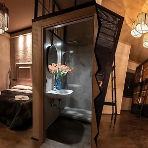 Hostel & 7, Florence